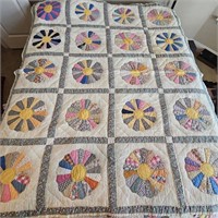 Nice Vintage Dresden Plate Full Size Quilt