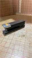 Desktop stapler