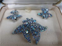 BROOCH & PAIR CLIP ON EARRINGS SET