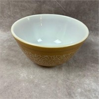 VTG. Pyrex 402 Mixing Bowl Woodland Collection