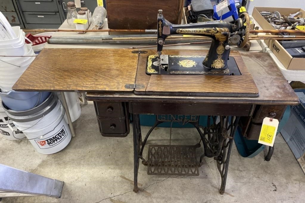 Singer Sewing Machine Table, 34x16x30in