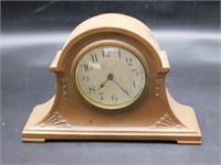 WOODEN MANTLE CLOCK VINTAGE ANTIQUE COLLECTIBLE