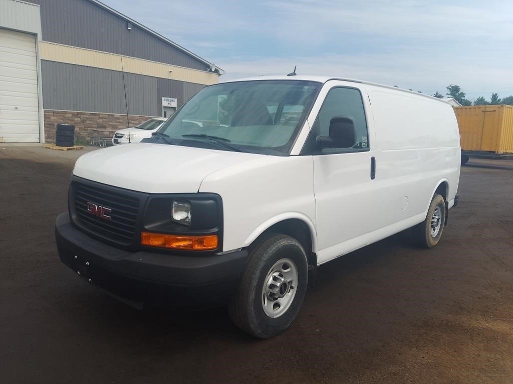 2013 GMC Savana Cargo Van