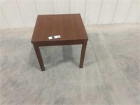 SQUARE END TABLE