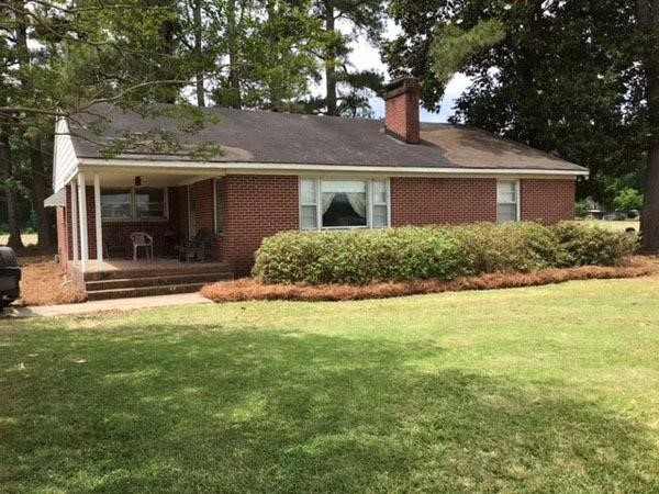 Three Bedroom Brick Ranch Home in the Country!