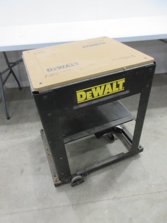DeWalt Rolling Equipment Stand