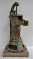 (BN) Vintage Iron Hand Pump
