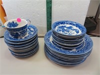 31 Pc Vintage Blue Willow China Dinner Plates &