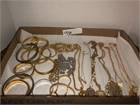 Lot of jewelry