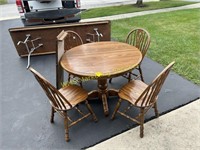 Oak Table w/4 Chairs & Extra Leaf
