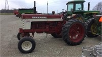 International 560 Tractor