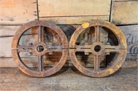 Two signalling wheels - total 42cmD