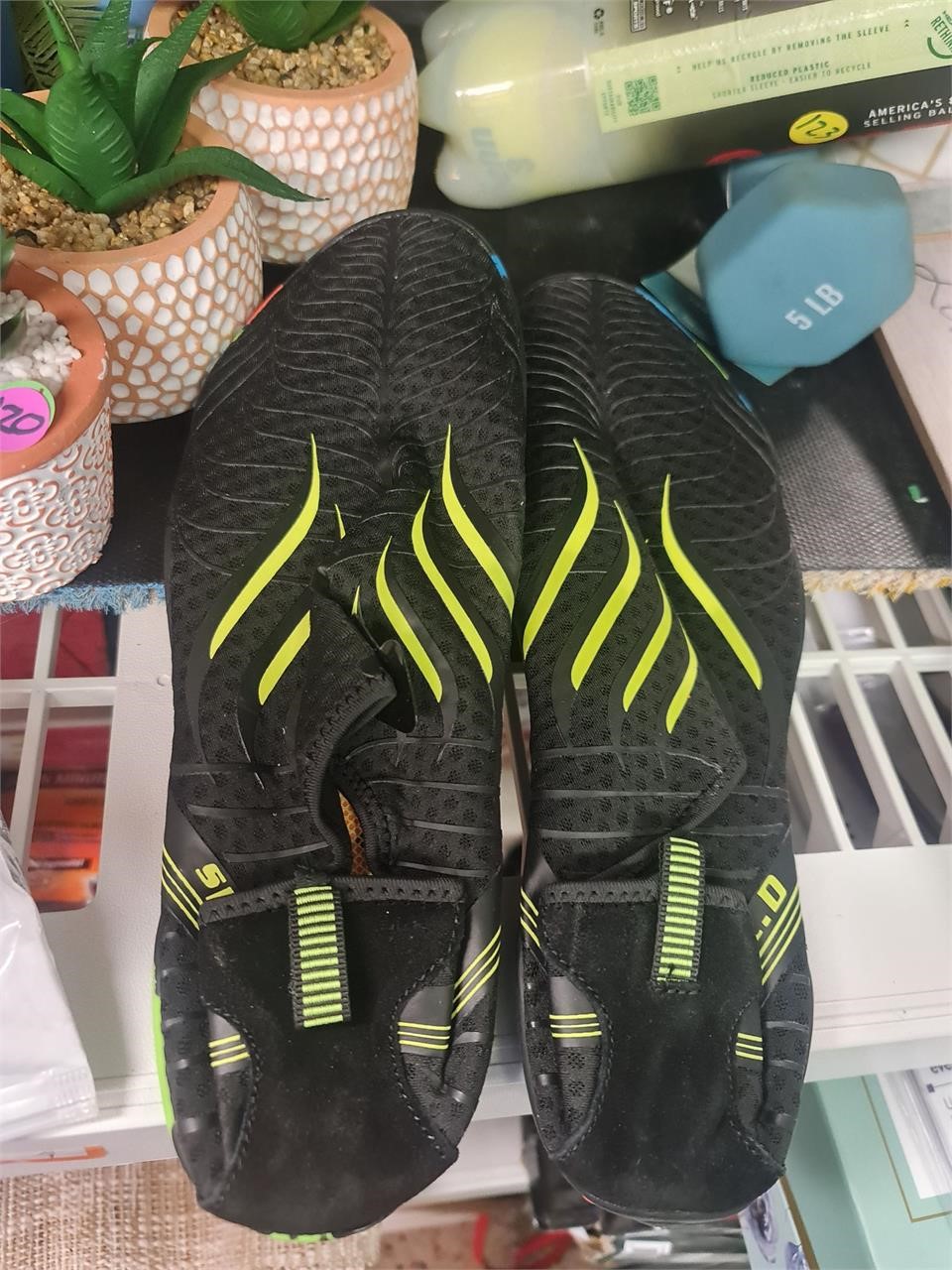 Water shoes 43