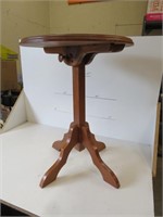 Wooden table, 18" dia