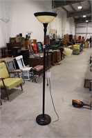 FLOOR LAMP WITH GLASS SHADES 70"