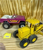 Nylint Road Grader & a Pink Stump Jumper