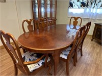 Dining Room Table/ 6 Chairs. 78 inches x 42 inches