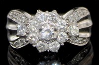 Platinum 1.00 ct Diamond Motif Flower Ring