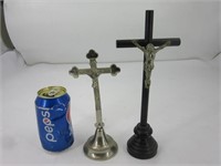 2 anciens crucifix