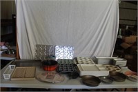 Muffin and baking pans, meal trays