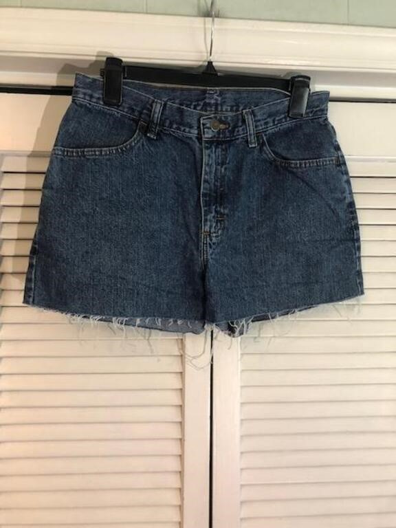 VINTAGE CLOTHING AUCTION - ENDING 7/7/2024