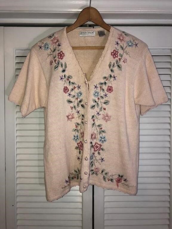 VINTAGE CLOTHING AUCTION - ENDING 7/9/2024