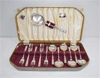 12pc The Worcestershire Silver Rose Cutlery w Case