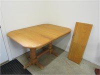 WOODEN DINING ROOM EXT. TABLE W/ 2 LEAVES