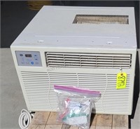 GE  A/C Unit w/ Remote