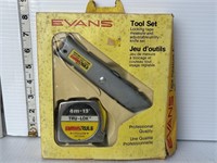 Tape measure & utility knife