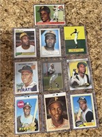 10 ROBERTO CLEMENTE CARDS SOME REMAKES