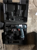 BLACK AND DECKER CORDLESS DRILL WITH CASE