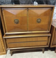 Stunning Upright Chest of drawers. Matches to Lot