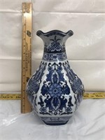 Early blue and white flower vase