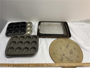 Baking lot with pampered chef pizza cooker