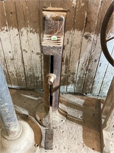 WELLS BRO'S & CO. FOOT OPERATED BLACKSMITH CLAMP
