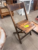 VINTAGE WOODEN FOLDING CHAIR