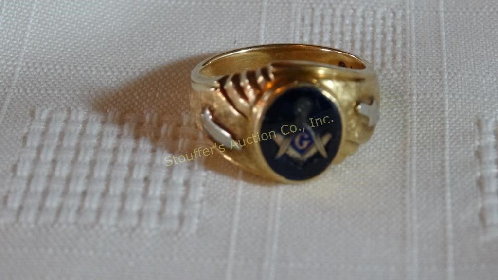 10 KT Gold Men's Mason Ring, size 10 1/2
