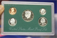 A 1996 US Mint Proof Set