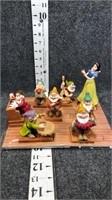 snow white and the 7 dwarfs- 1 chipped