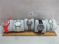 GOOD SELECTION OF WRIST WATCHES