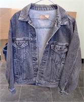 LEVIS BLACK DENIM JACKET, SIZE MED