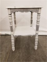 DISTRESSED TABLE WITH SHELF 20" X 18 1/2" X 27 1/2