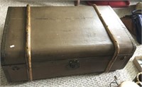 32 1/2x22x12 Trunk With Damage