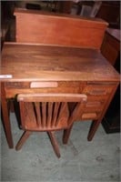 Childs Desk And Chair 30×18.5×28