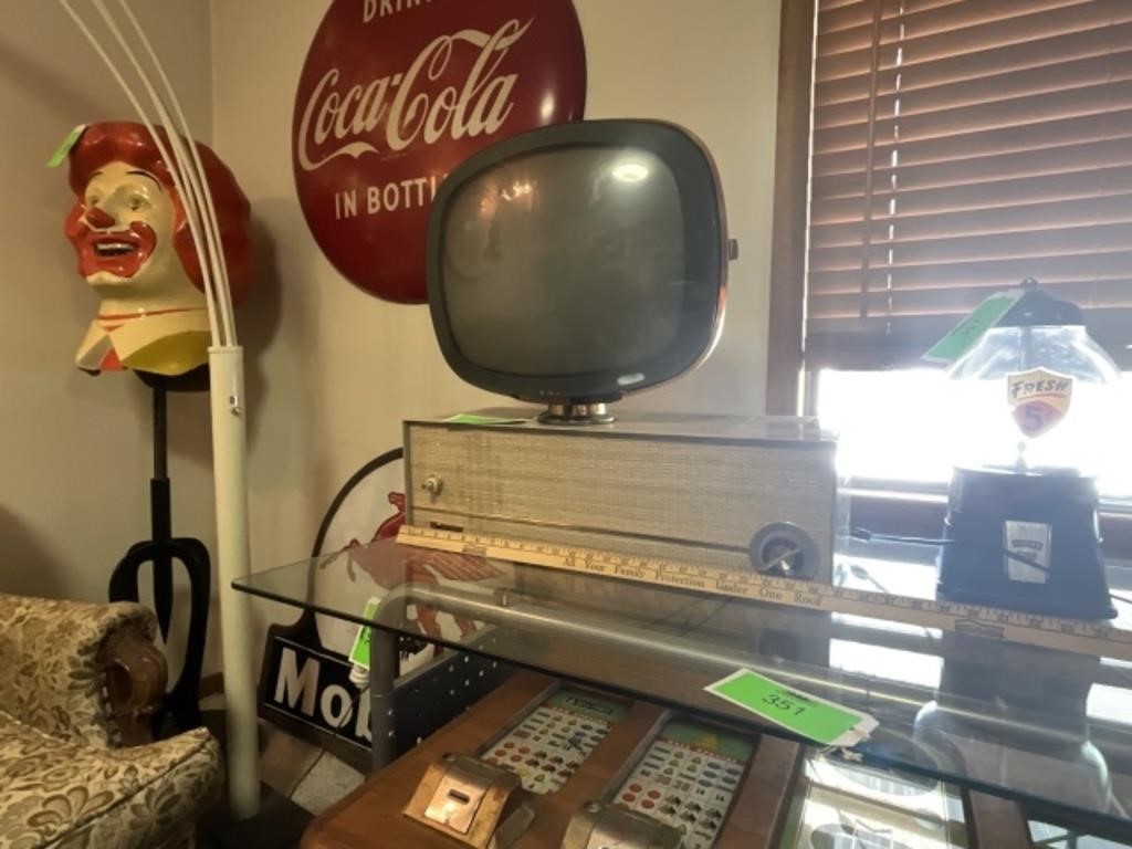 Early philco television set. 25 x 24 | Live and Online Auctions on ...