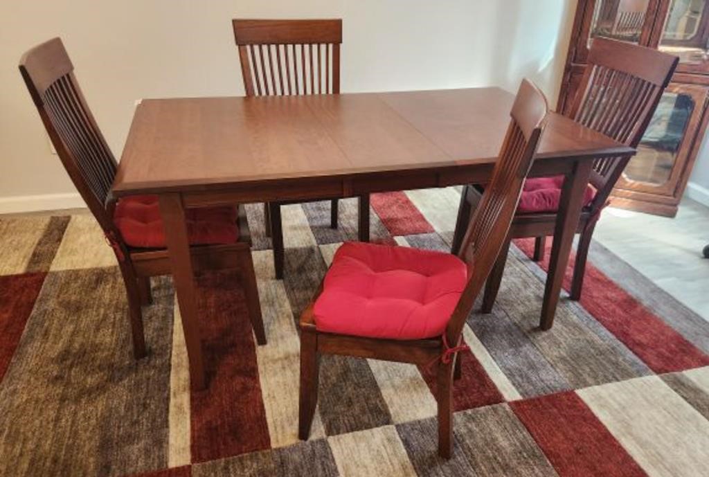 TRAILWAY WOOD DINING TABLE AND 4 CHAIRS WITH BUTTE