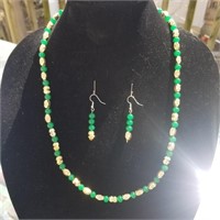 VTG JADE SET OF NECKLACE AND DROP EARRINGS
