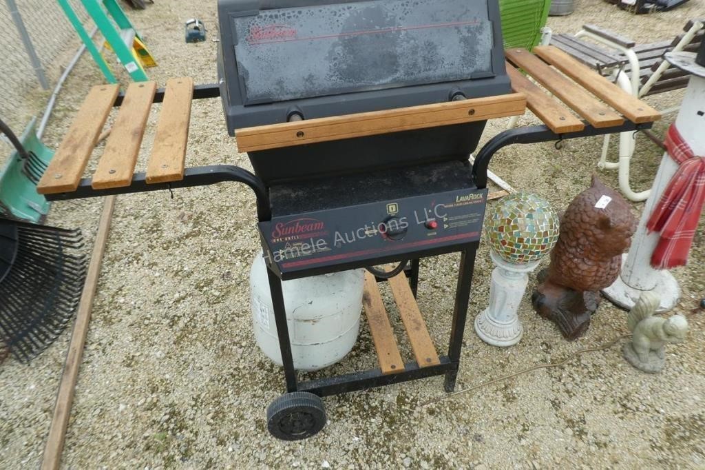 Sunbeam gas grill with lava rock