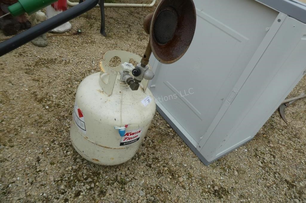 Propane tank with heater appears full